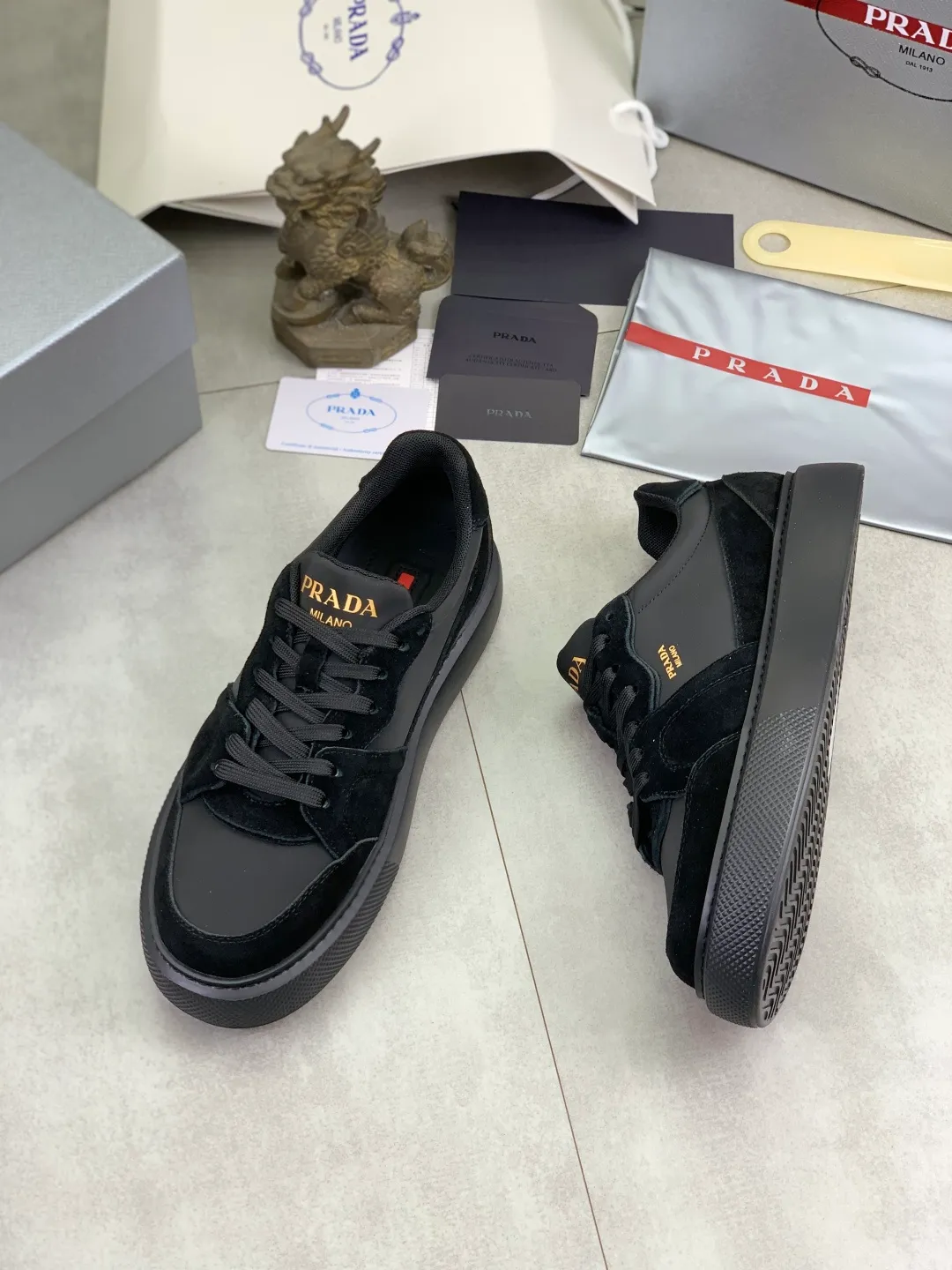 Men's men's shoes P560 💰【New style】Top quality, new popular models on the official website, which will never go out of style for a century, 🆘 The trendy brand (Prada) mainly promotes popular models, avant-garde and versatile fashionable men's shoes, privately molded, with cowhide splicing and 1:1 oil edge treatment... fashionable and simple, original imported cowhide with python skin, cowhide leather lining for feet; the atmosphere and personality are more fashionable, eye-catching and pursuing class. It will subvert the old idea and be a must-have for fashionistas who want to spend time with you! Must keep it! High-end comfortable and low-cost, high-end quality workmanship. Size: 38-45 4️⃣ colors available. full package